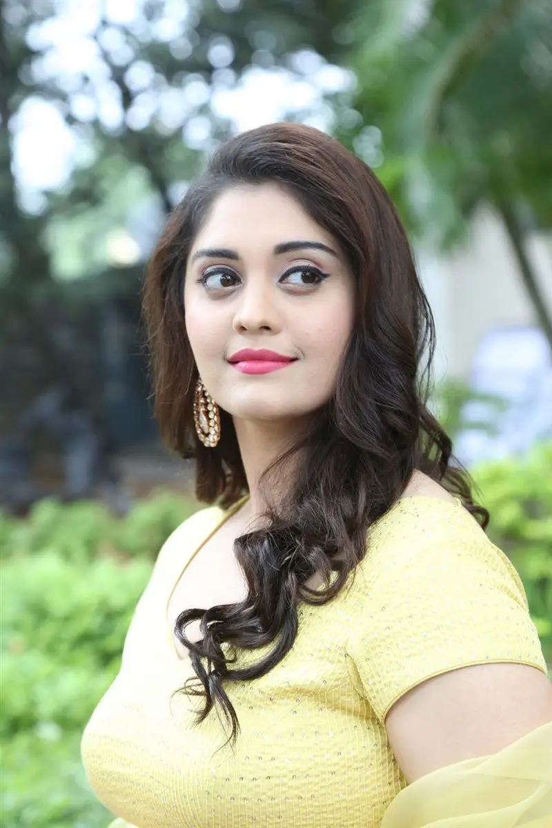 TELUGU ACTRESS SURBHI PURANIK AT DD RETURNS BHUTHALA BUNGALOW MOVIE PRESS MEET 13